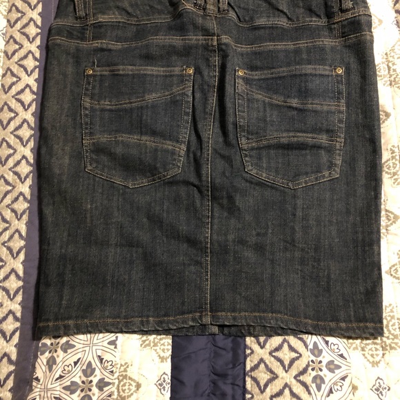 Jean Skirt - Picture 2 of 3